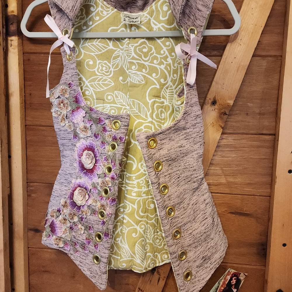 DitD- Damsel In This Dress Floral Applique Corset